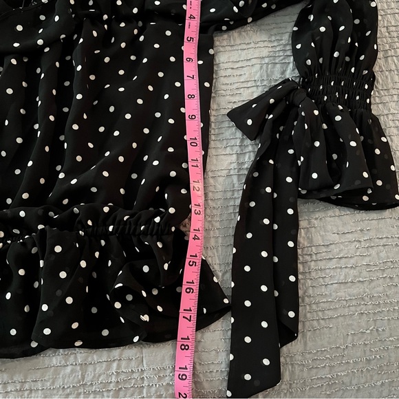 Guess Black & White Ruffled Polka Dot Long Sleeve Off the Shoulder Party Top - Picture 5 of 7